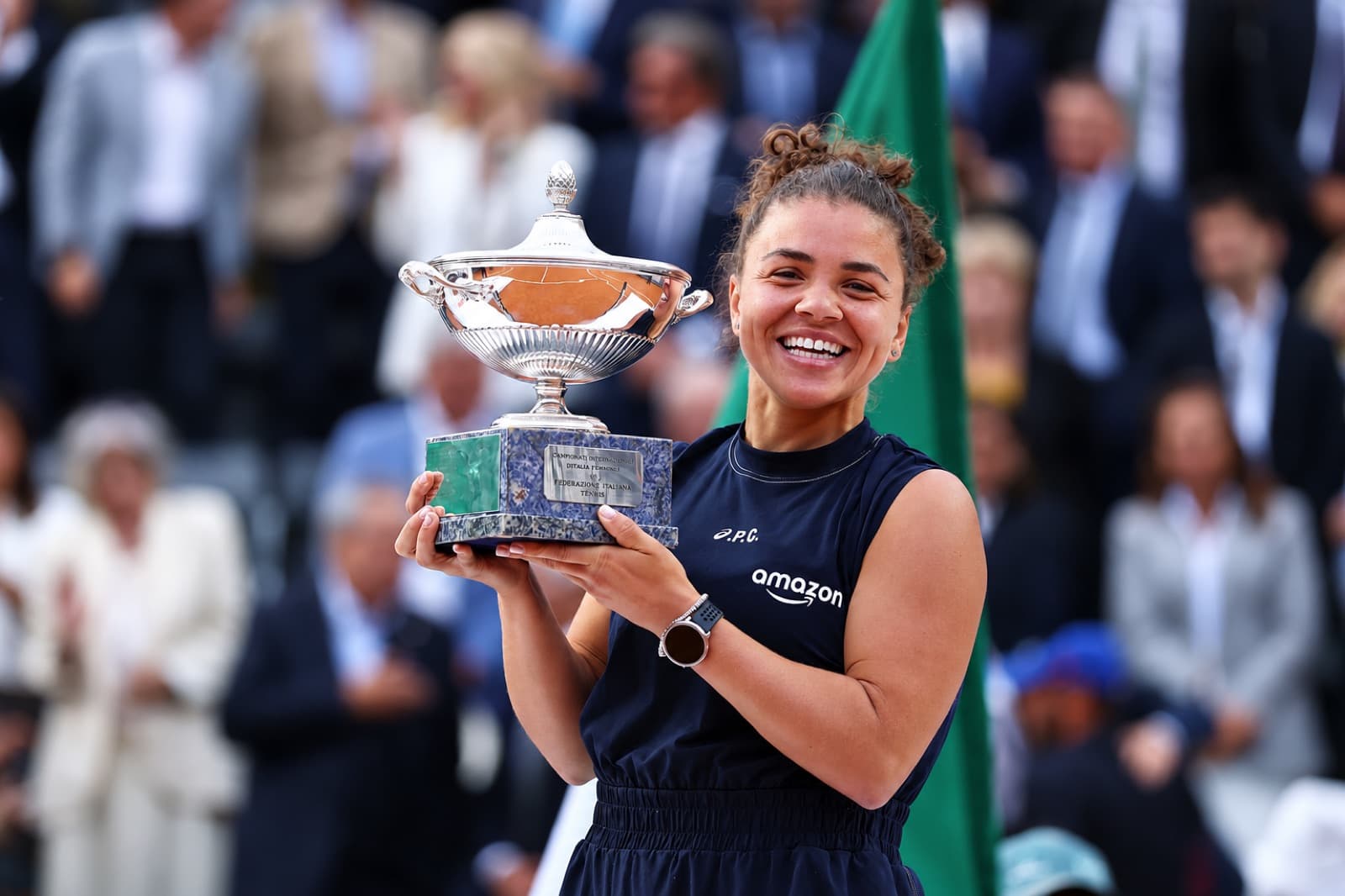 Jogadora ergue o troféu do Internazionali d'Italia